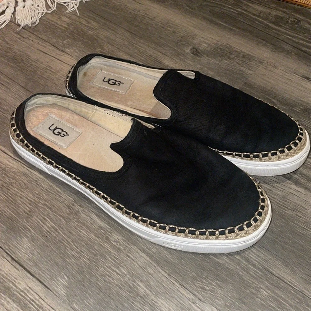 UGG Caleel Black leather espadrille woman’s size 9.5